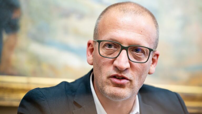 Tarr Zoltán: Elítéljük a szabadkai zászlóégetést