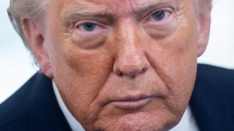 Trump otthagyta az NBC-s interjúfelvételt, amikor a megbundázott választásokra terelődött szó