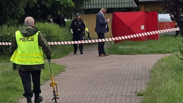 Ketten meghaltak, amikor egy varsói Kresz-pályára zuhant egy magánrepülőgép
