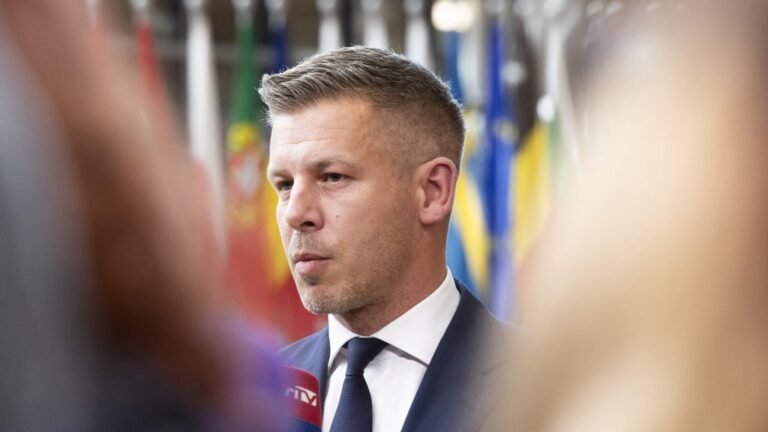 Miért ilyen óvatos diplomata Magyar Péter?