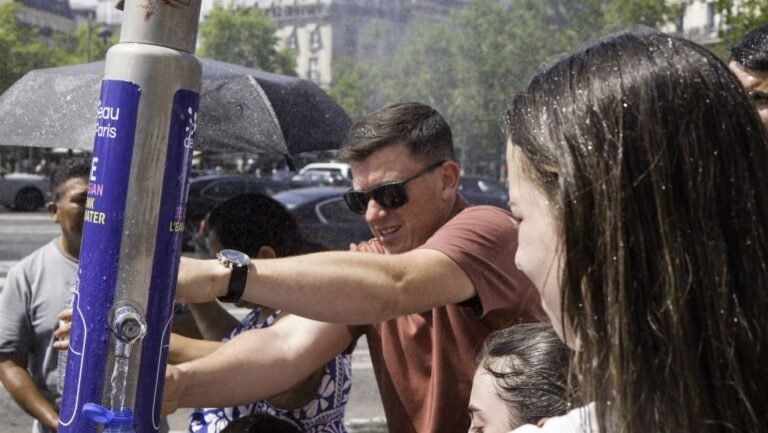 A franciák már tiltják az alkoholt a hőség miatt, négy kisgyermek halt meg a brutális kánikulában