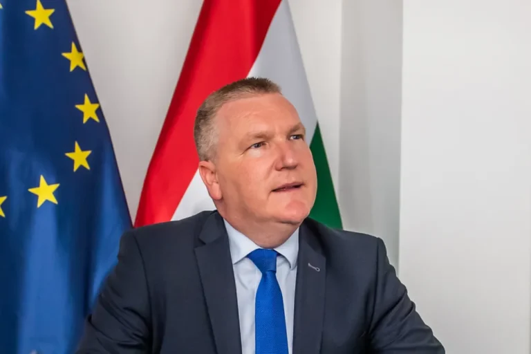 Kedden Budapestre érkezik az EU jogállami biztosa