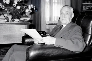 A diktátor, akinek élete utolsó két évében eljátszották, hogy még mindig ő vezeti az országot