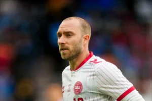 Összeesett a pályán Christian Eriksen, lefújták a Dánia–Ukrajna focimeccset