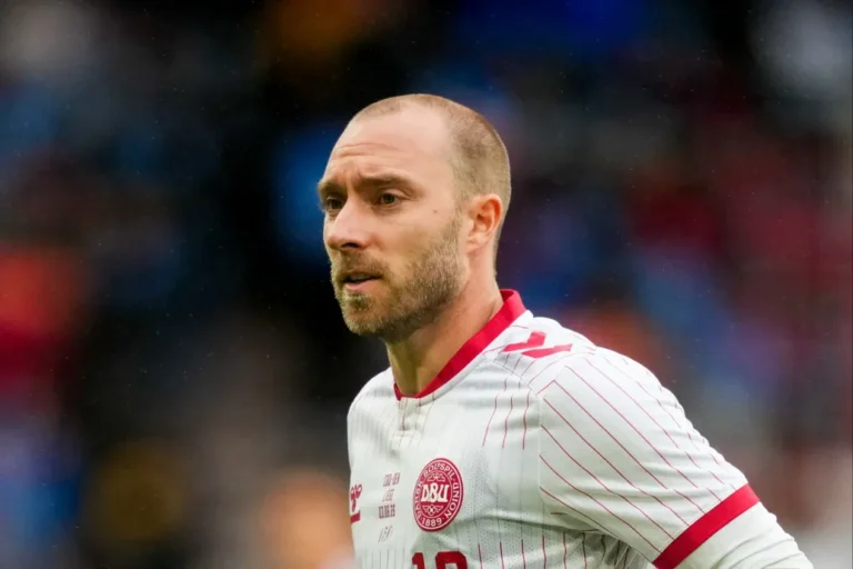Összeesett a pályán Christian Eriksen, lefújták a Dánia–Ukrajna focimeccset