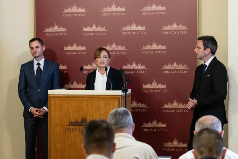 Kedden nyújtja be a Tisza az uniós források megszerzéséhez szükséges törvényjavaslat-csomagot