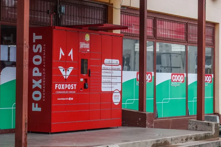 A Foxpost az akadozó csomagokról: A karácsonyi csúcsszezonra jellemző a forgalom