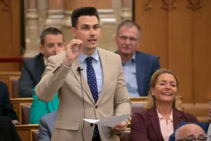 A volt megafonos vagyonnyilatkozata megmutatja, milyen jól lehetett keresni a Fidesz-közeli szervezeteknél