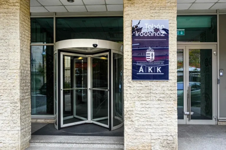 Gyors ütemben használja ki a spórolási lehetőséget az állampapíroknál a kormányzat