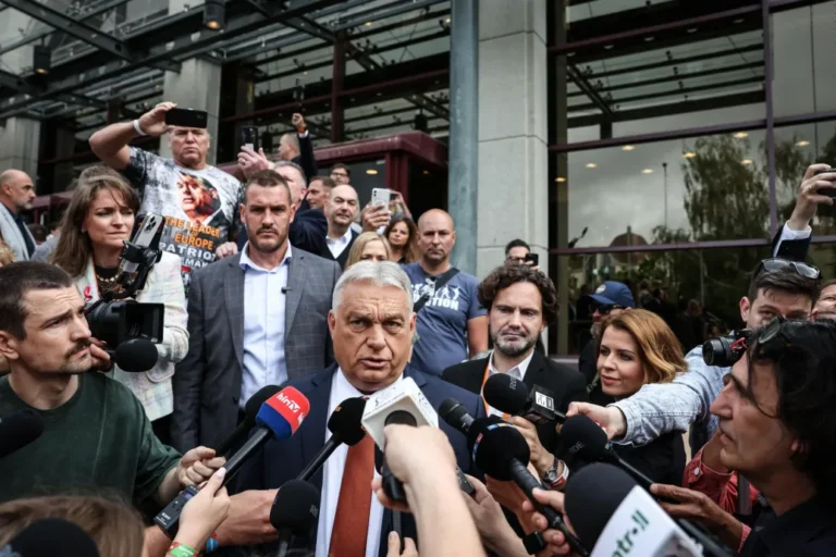 Orbán Viktor: Az ország a gazdasági és politikai káosz felé tart, az ellenzék feladata ezt megállítani