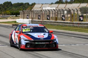 Michelisz kilőtt Valenciában, már negyedik az összetettben