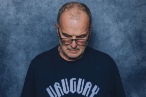 „Nem vagyok modell, mit magyarázkodjak?” – mondta Marcelo Bielsa a cipőbámulós vb-portréjáról