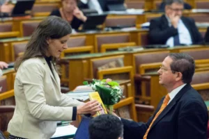 „Nem a politikai állításaimat vitatják, hanem a testemet” – lesújtó kutatás készült a nemi alapú politikai erőszakról