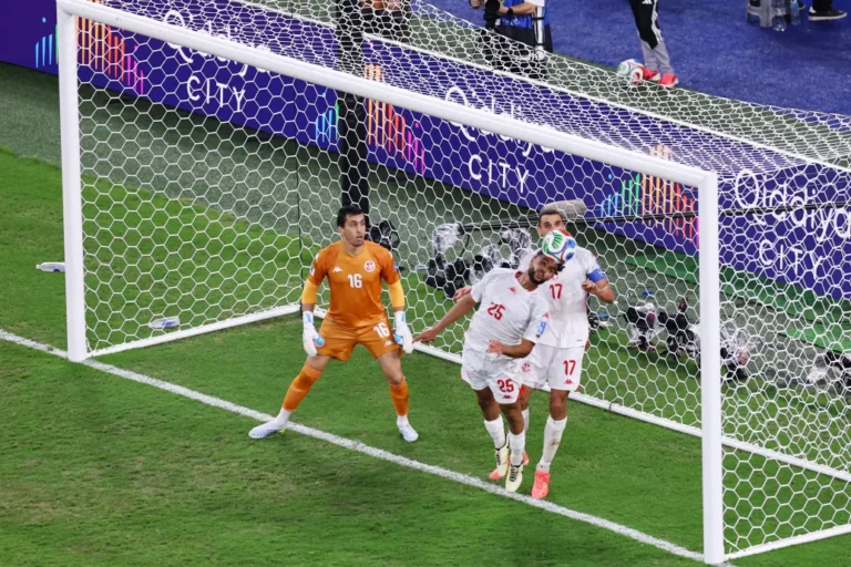 Hihetetlen fejes góllal végezte ki Japán Tunéziát, 4-0 az 1000. vb-meccs vége