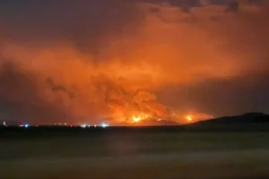 5000 hektáron ég a bozót Utah-ban, egy kisváros összes lakójának menekülnie kell