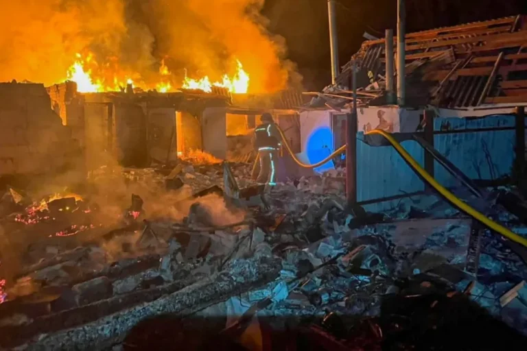 Több ukrán városban is dróntámadásokban haltak meg civilek, az oroszok több tucat drónt lőttek le Moszkva közelében