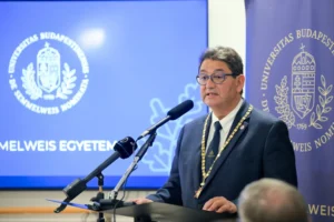 Merkely Béla szerint nem vittek el senkit a rendőrök a Semmelweis Egyetemről