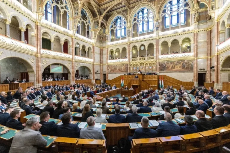 Forsthoffer Ágnes bekeményít, listázzák a hiányzásokat a parlamentben