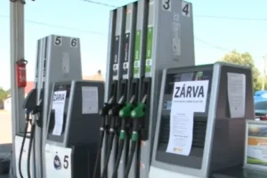 Várják a kormánytól a pénzt a benzinkutak, a pénteki bezárások után még jöhetnek korlátozások
