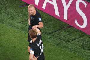 Haaland és Ødegaard is a padon, szinte a teljes kezdőjét lecserélte a norvég kapitány a franciák elleni meccsre