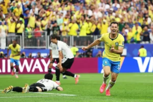 Brazília a 95. percben fordított: Brazília–Japán 2-1