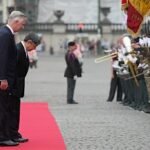 Belga királyi pár vörös szőnyeggel fogadja a japán császárt