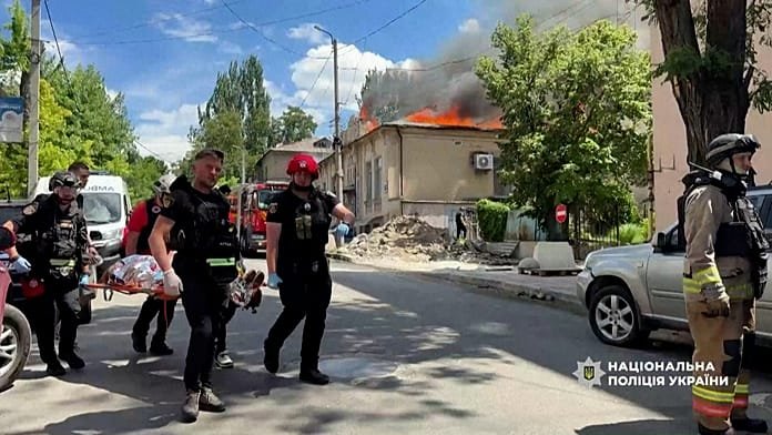 Ukrajna: rakéta- és dróntámadás után lángokban áll Zaporizzsja, legalább kilenc sebesült