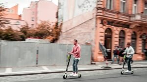 Brüsszel is betiltja a megosztó e-rollereket biztonsági okok miatt