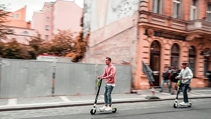 Brüsszel is betiltja a megosztó e-rollereket biztonsági okok miatt
