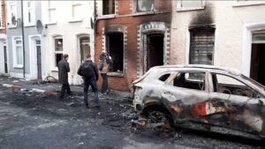 Egyesült Királyság: belfasti erőszak felgyújtott otthonokat, családokat űz el