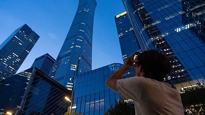 Kisrepülő csapódott Peking legmagasabb épületébe