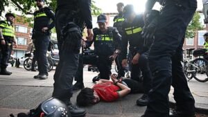 Összecsapások Hollandiában Marokkó vb-győzelme után