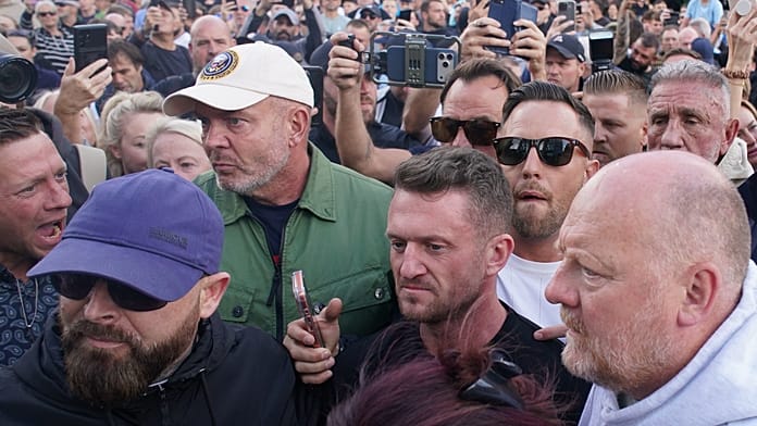 Nagy-Britannia: rendőrök és tüntetők összecsapnak southamptoni tüntetésen diákgyilkosság miatt
