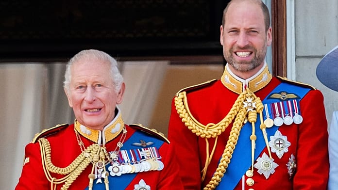 A történelemben először a brit uralkodó bemutatja az adóbevallását
