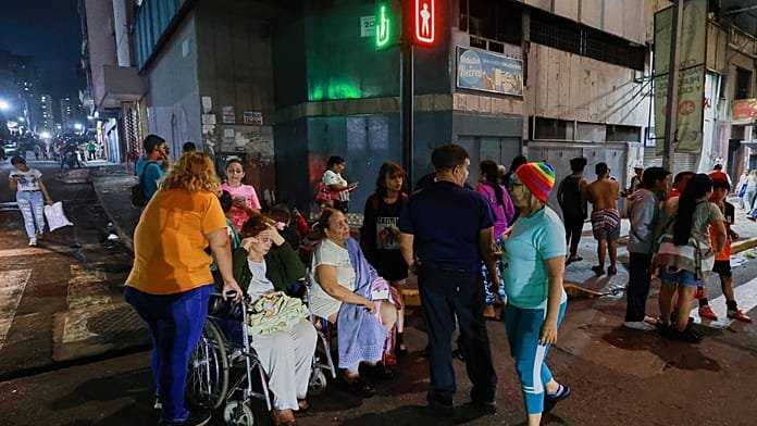 Földrengés Venezuelában: az emberek pánikban menekülnek