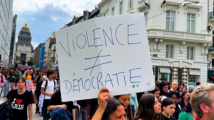 Belgium: ezrek tiltakoznak a feltételezett rendőri erőszak ellen Brüsszelben