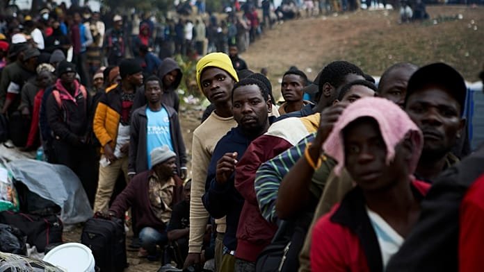 Dél-afrikai táborokban ezrek állnak sorban hazatelepítésre