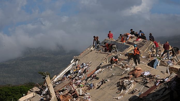Európai mentőcsapatok érkeztek Venezuelába a földrengés túlélőinek keresésére