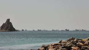 Irán megint lezárta a Hormuzi-szorost, mert az izraeli hadsereg újabb csapásokat mért a Hezbollahra