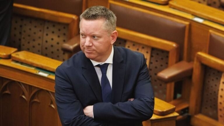A belügyminiszter súlyos személyi döntést hozott