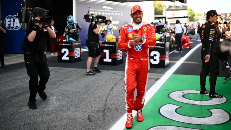 Lewis Hamilton stílusa ismét kiverte a biztosítékot: rajongók és kritikusok estek egymásnak – videó