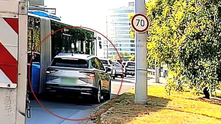 Kiszorítósdit játszott a skodás a BKV-busszal, majd jött a váratlan fordulat + videó