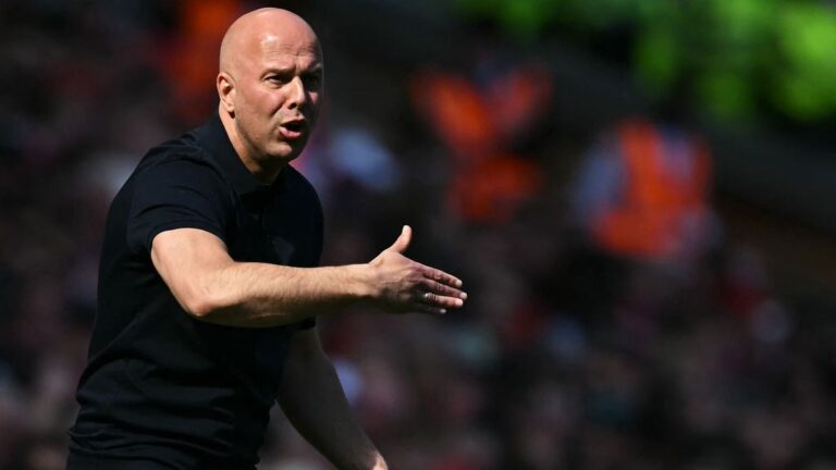 Arne Slot a Premier League-ben maradhat, kiszivárgott egy meglepő megkeresés