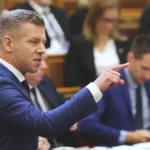 Fidesz: Méltatlanul támadja a kormány a magyar tudomány kiválóságait