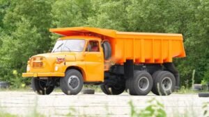 Újra dohog és visít a V8-as dízel: próbaúton a híres csőrös Tatra + videó