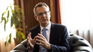 Rétvári Bence: Magyar Péter továbbra is uszít, a Tisza-kormány pedig csak Facebookon kormányoz