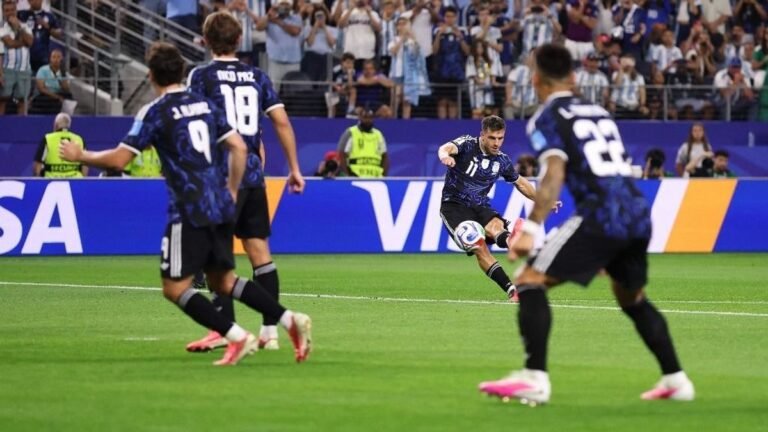 Őrületes, de nem meglepő döntetlen mellett újabb Messi-varázs – három argentin gól pontrúgásból