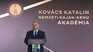 Át kellett helyezni az egyetemi kajak-kenu vb-t a Velencei-tó kiszáradása miatt, pedig Orbánék 51 milliárdért építettek akadémiát a partjára
