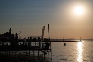 Vészesen melegszik a Balaton: Csaknem 33 Celsius-fokos vízfelszínt is mértek