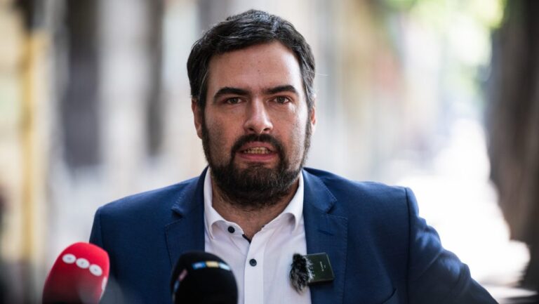 Jámbor András Ruff Bálint régi pozícióját veszi át